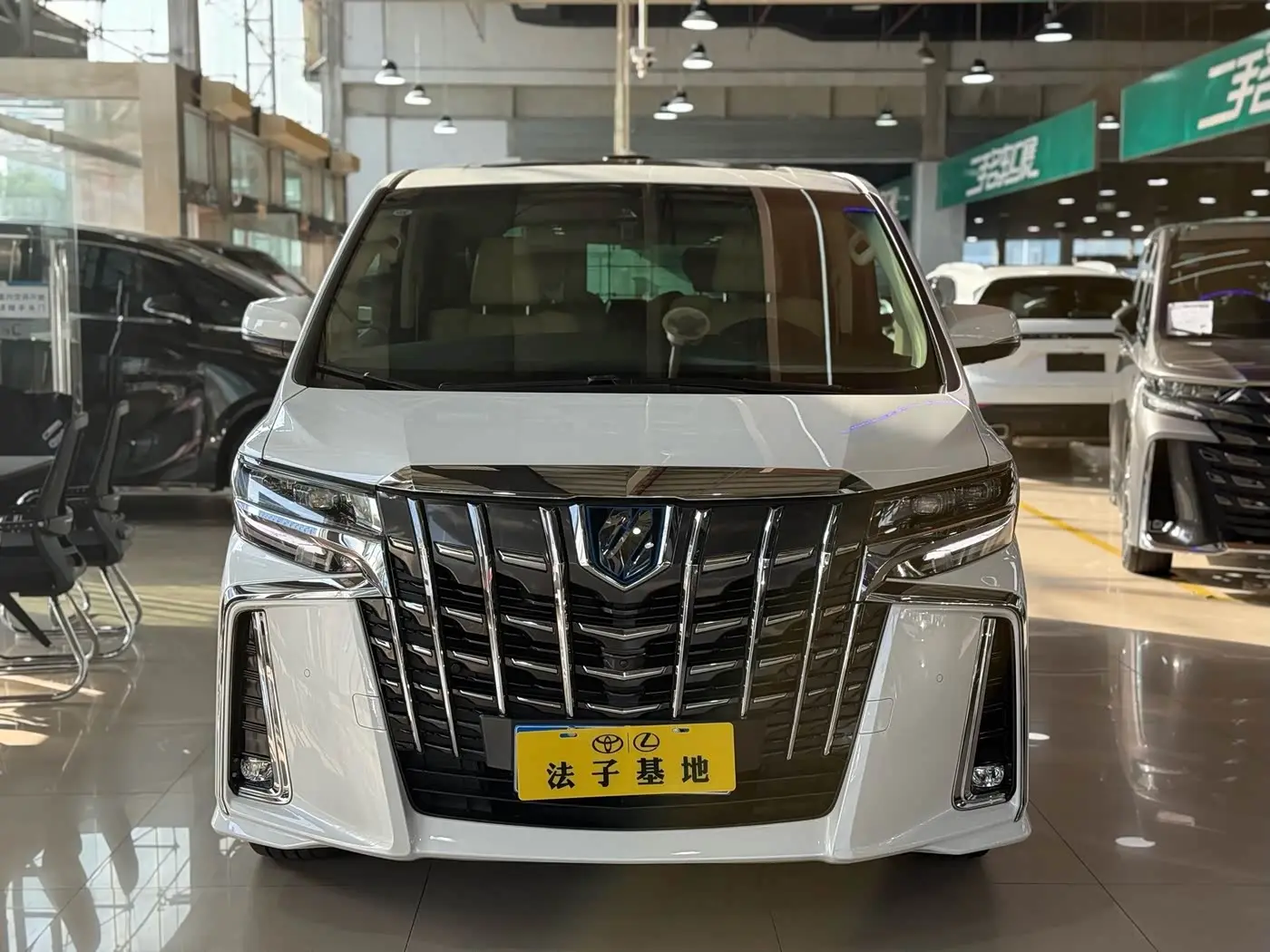 Toyota Alphard 2021 — Photo 2/20