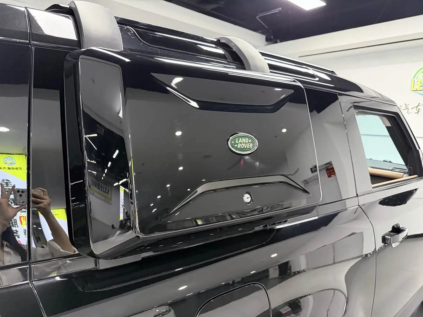 Land Rover Defender 2024 — Photo 16/20