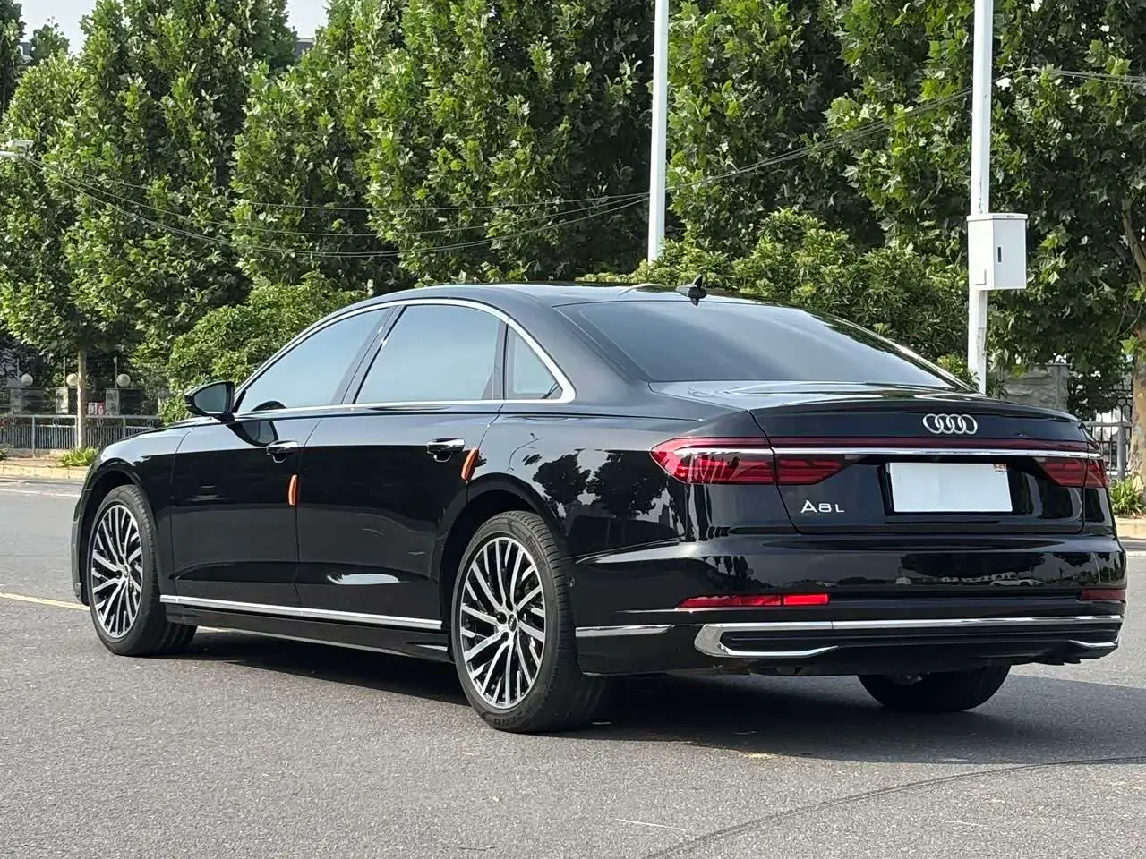 Audi A8 2024 — Фото 7/18