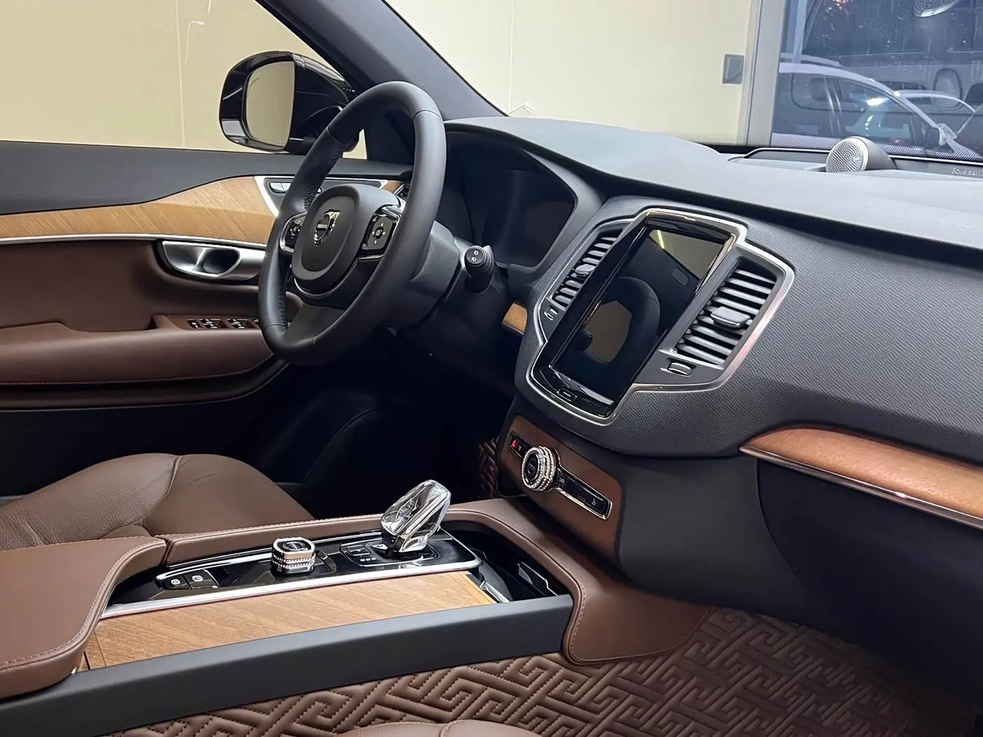 Volvo XC90 2023 — Photo 9/20