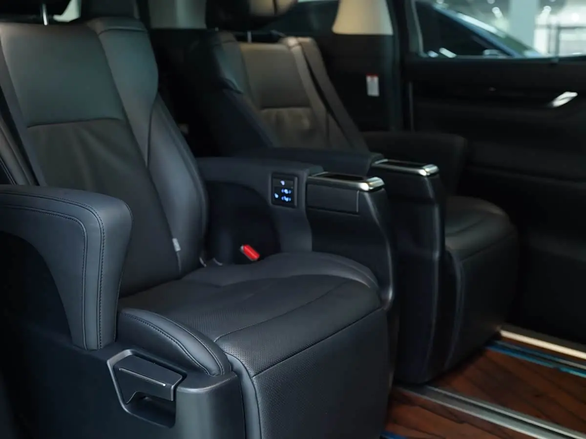 Toyota Vellfire 2022 — Photo 10/17