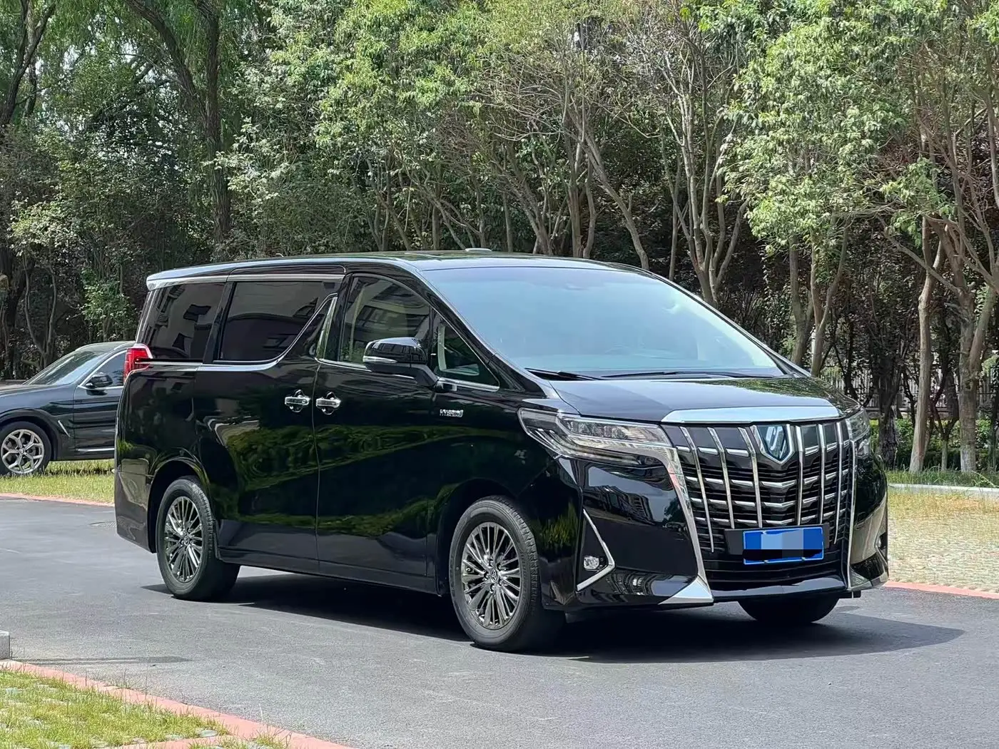 Toyota Alphard 2021 — Photo 3/12