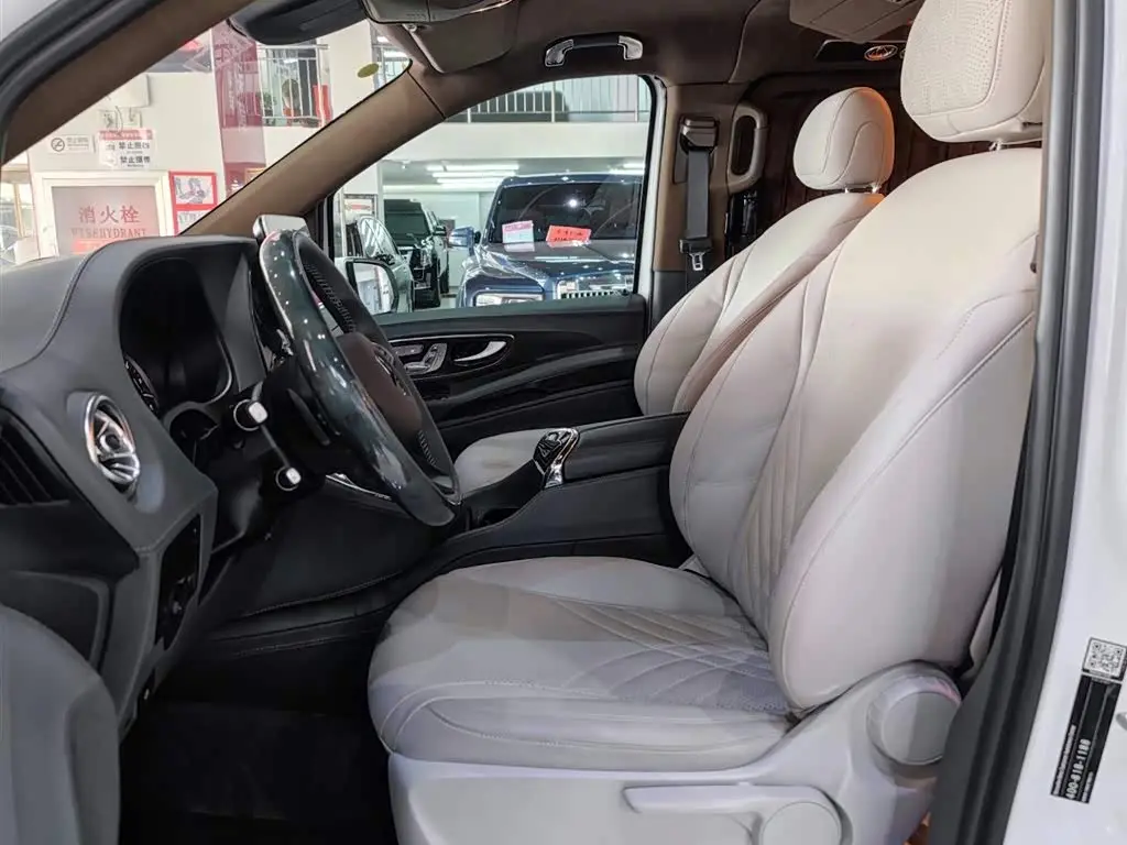 Mercedes-Benz Vito 2023 — Photo 6/20