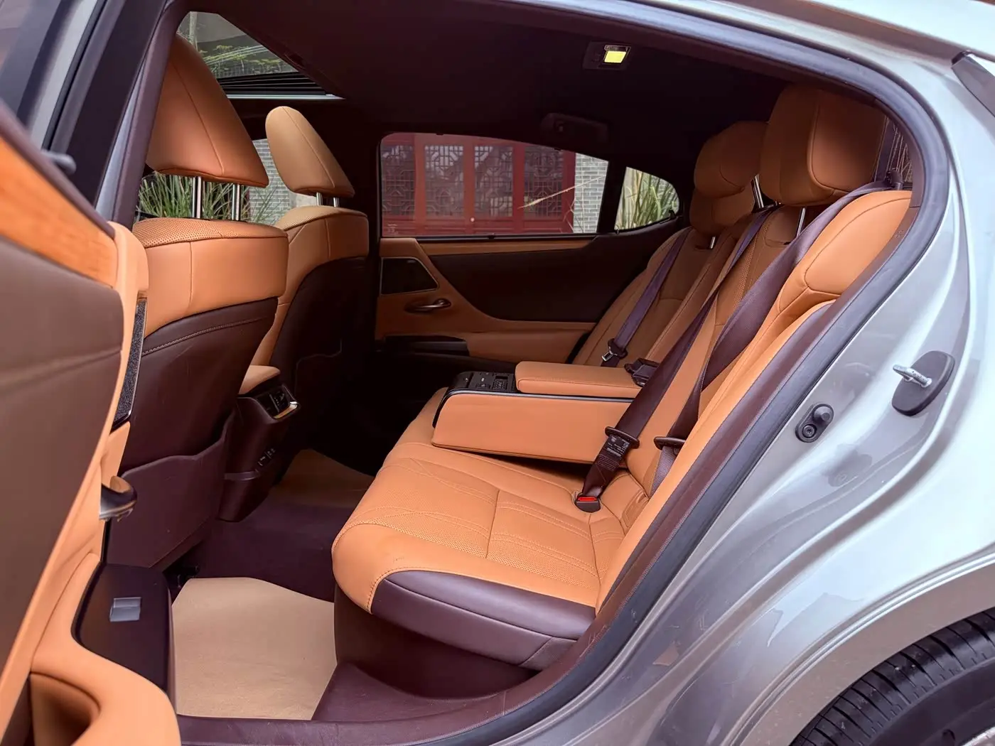 Lexus ES 2020 — Photo 16/20