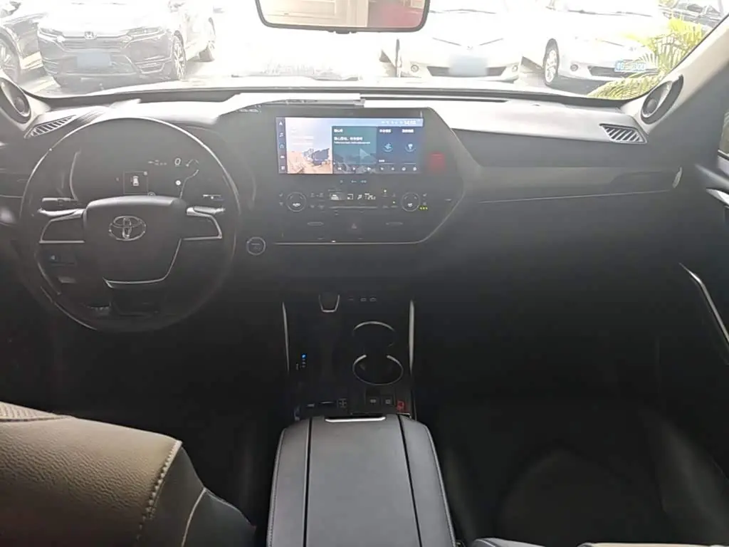 Toyota Highlander 2021 — Photo 6/20