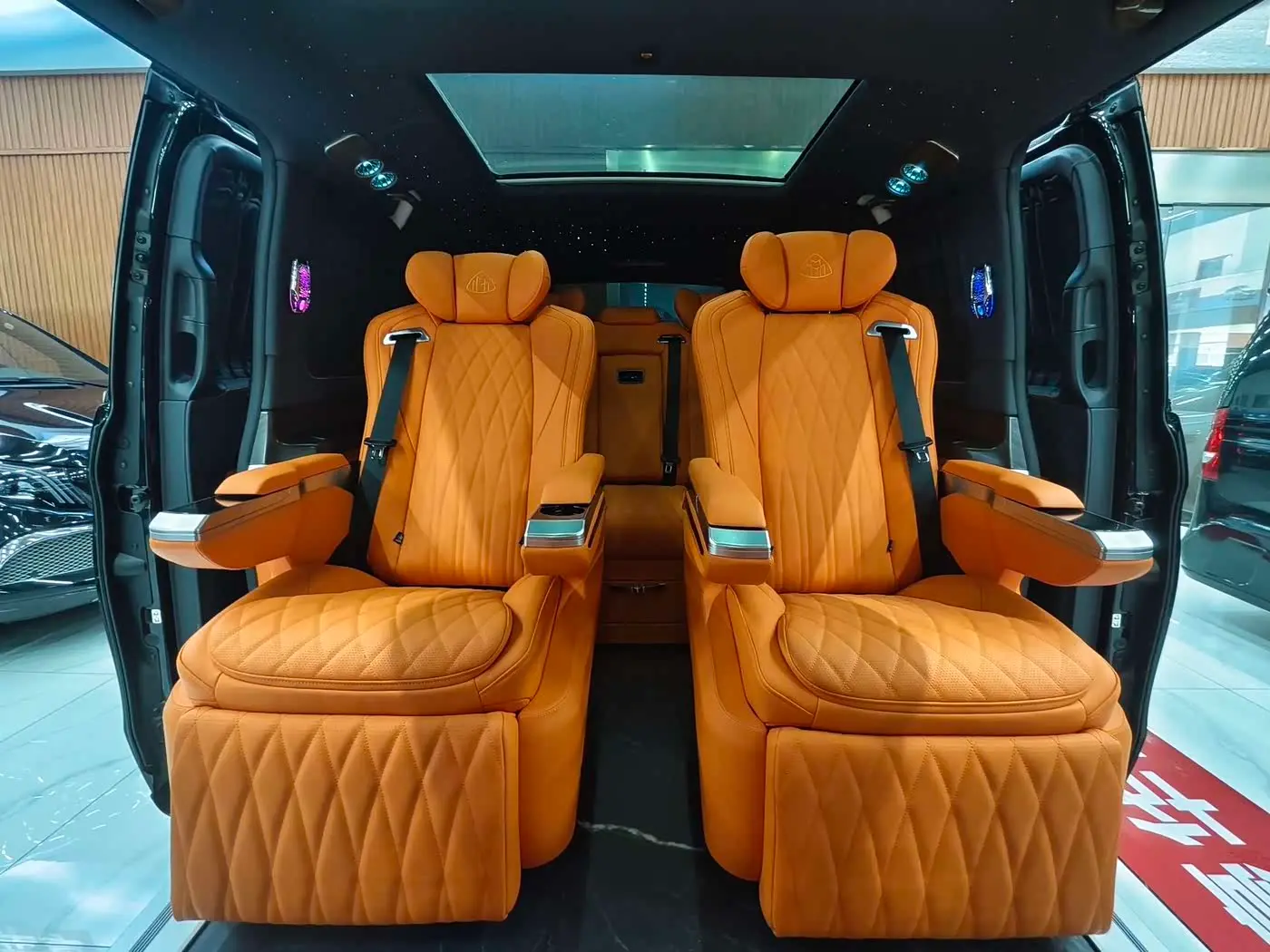 Mercedes-Benz V-Class 2021 — Фото 15/20