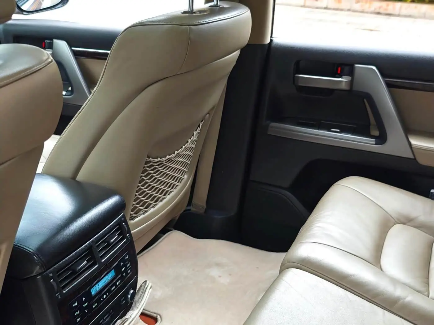 Toyota Land Cruiser 2011 — Photo 20/20