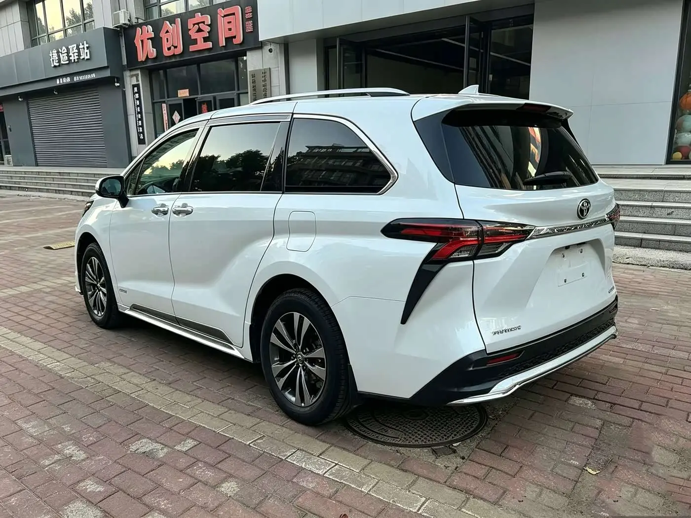 Toyota Granvia 2024 — Photo 5/9