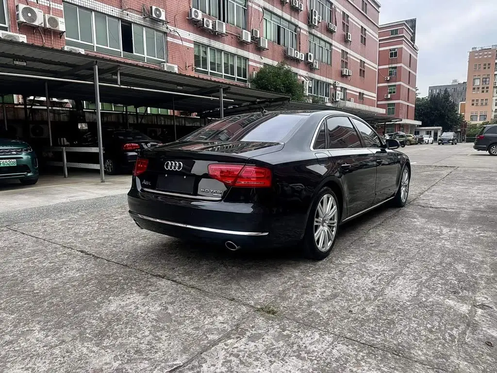 Audi A8 2012 — Şəkil 4/9