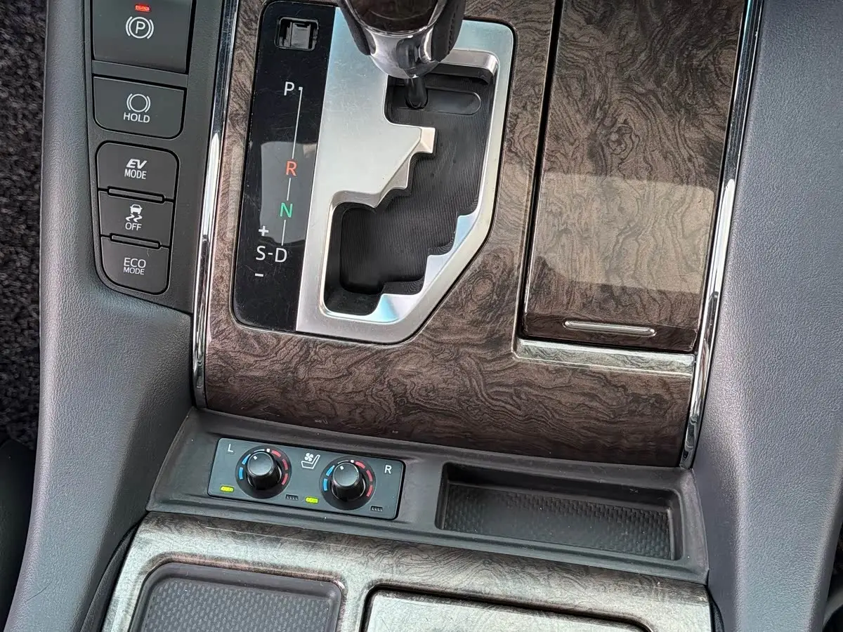 Toyota Alphard 2019 — Photo 12/20