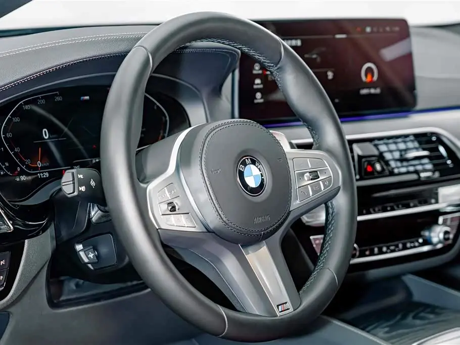 BMW 5 Series 2023 — Photo 9/20