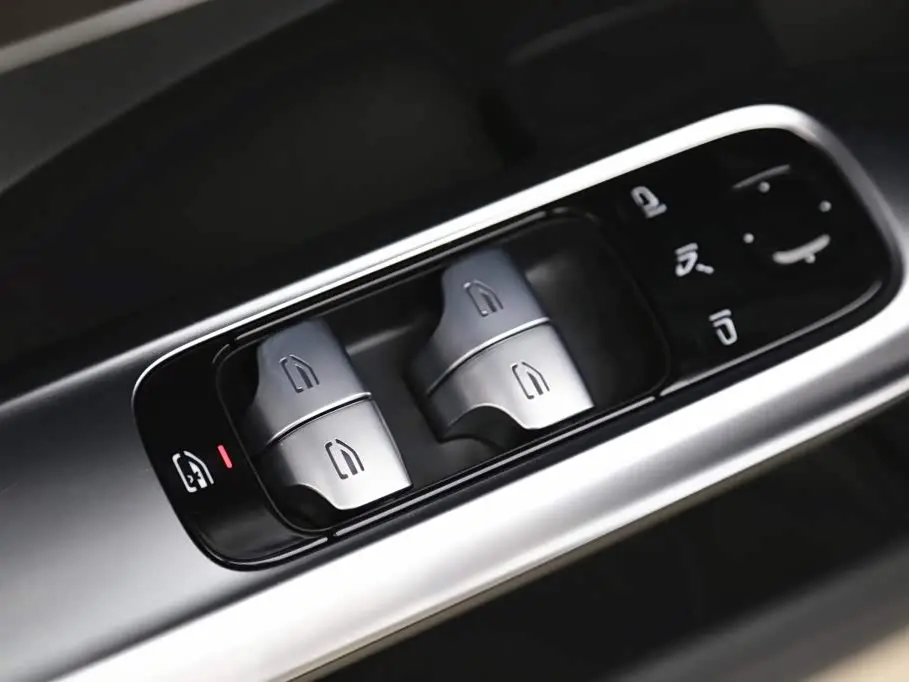 Mercedes-Benz C-Class 2026 — Фото 12/20