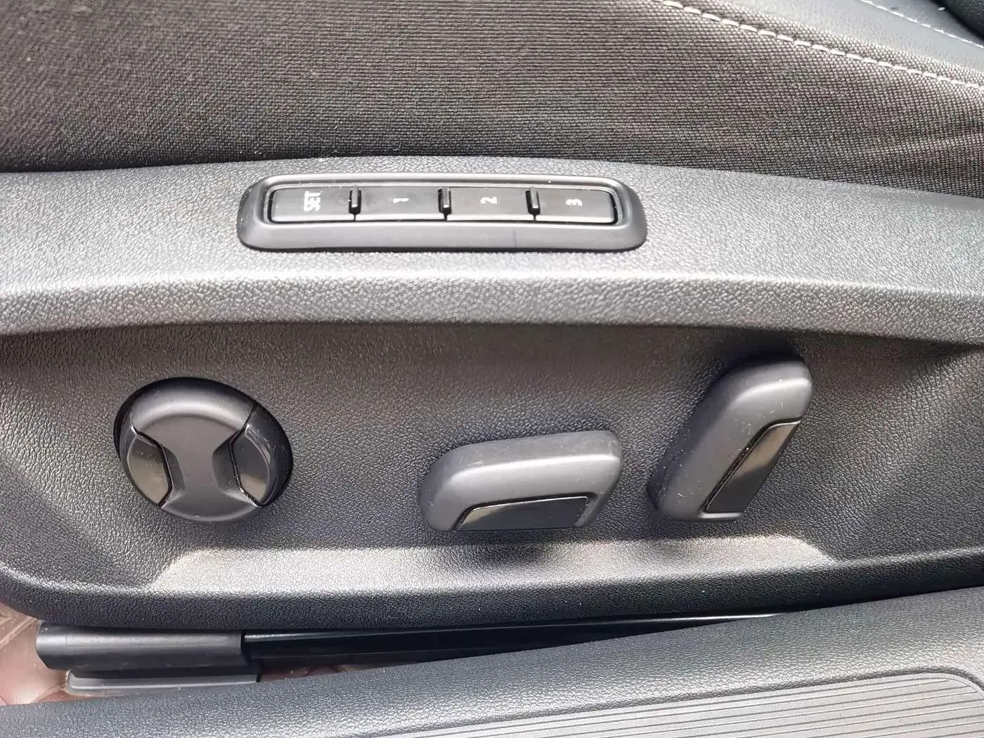 Volkswagen Passat 2024 — Photo 13/17