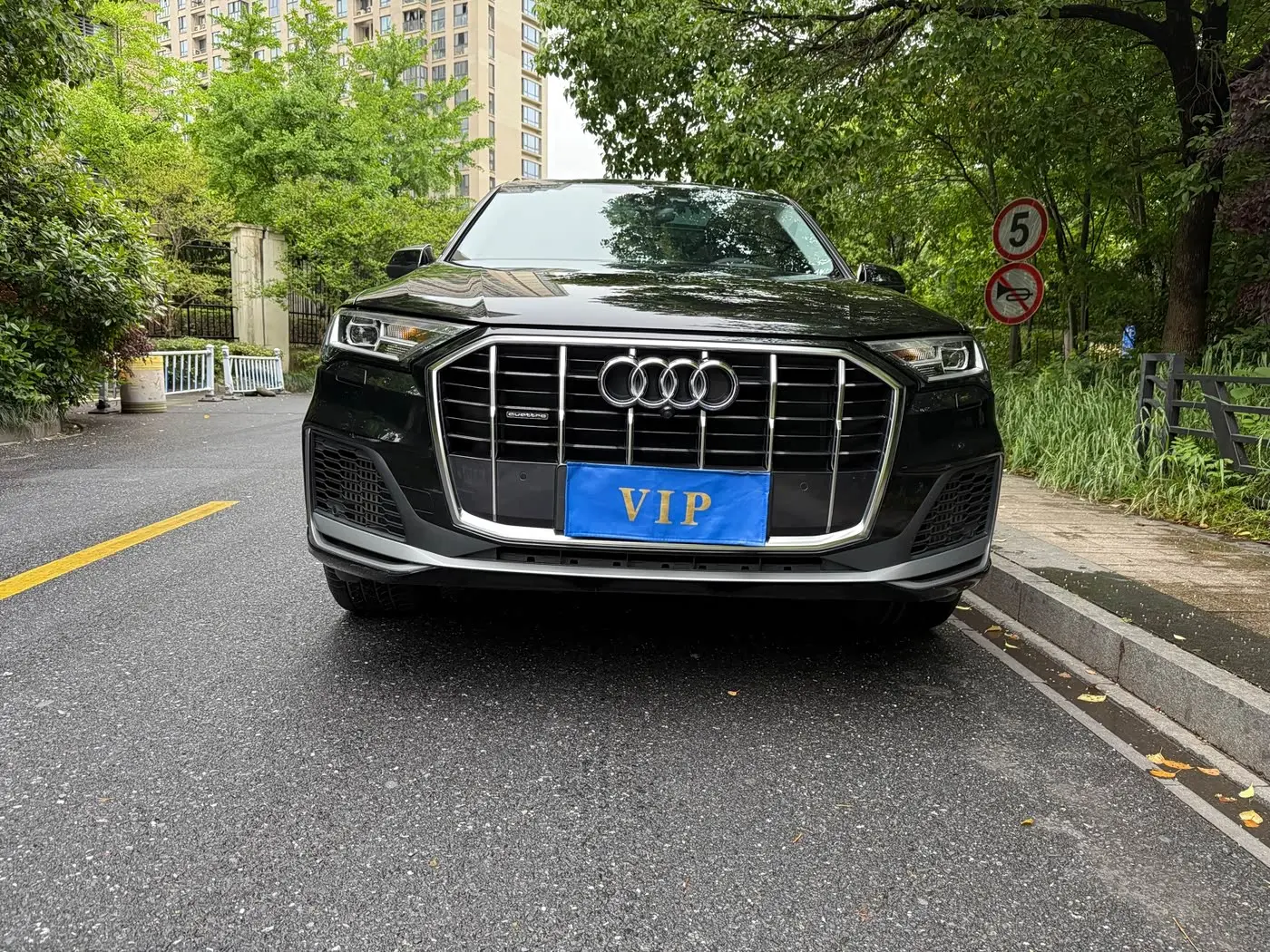 Audi Q7 2023 — Photo 3/11