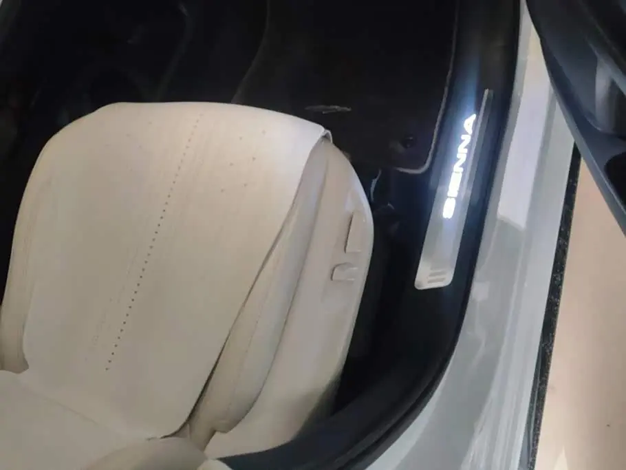 Toyota Sienna 2026 — Photo 8/16