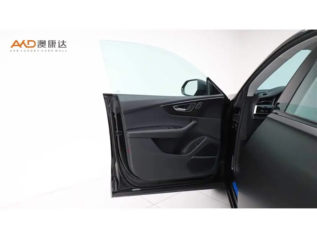 Audi Q8 2023 — Photo 10/10