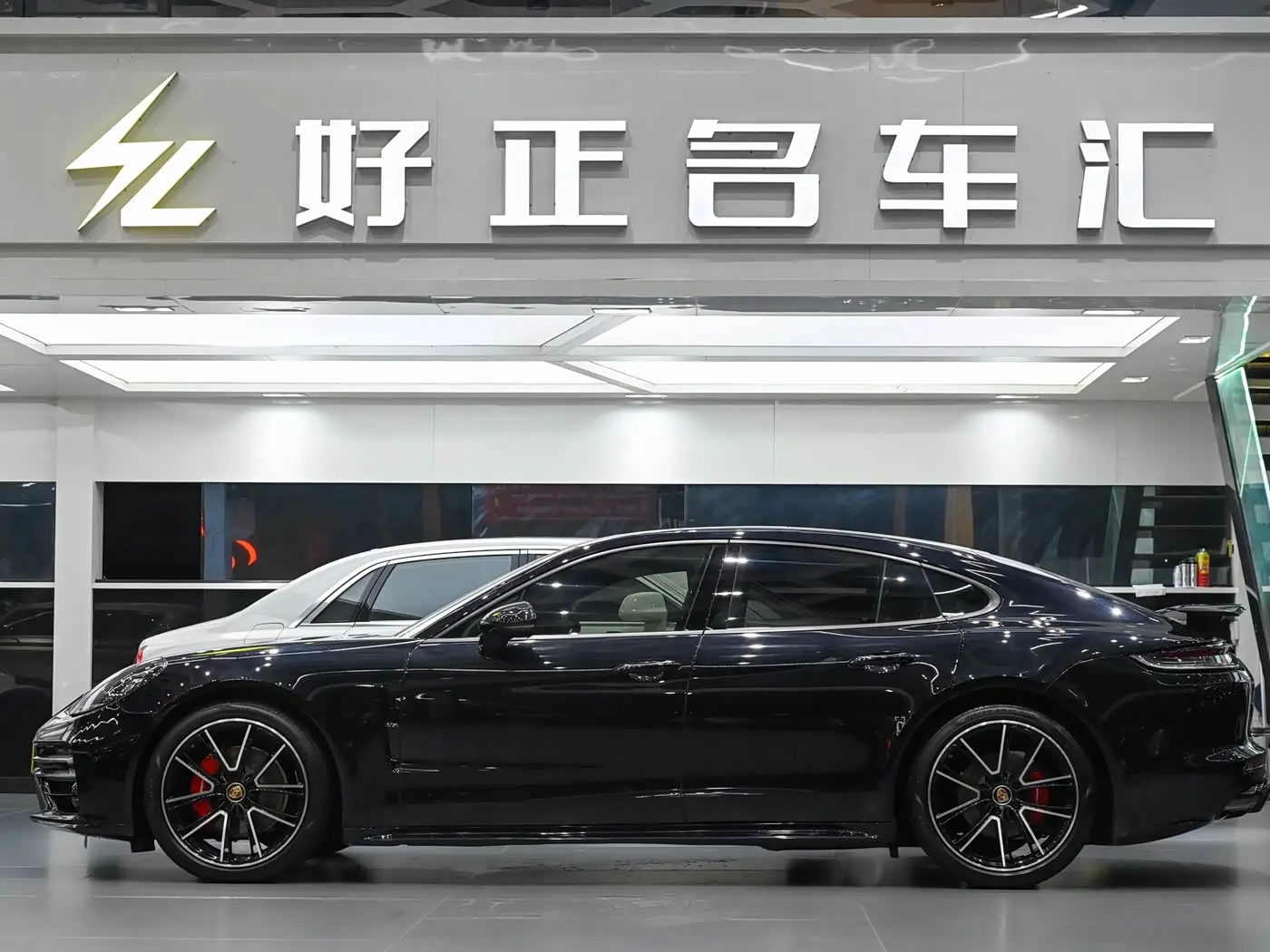 Porsche Panamera 2023 — Photo 5/20