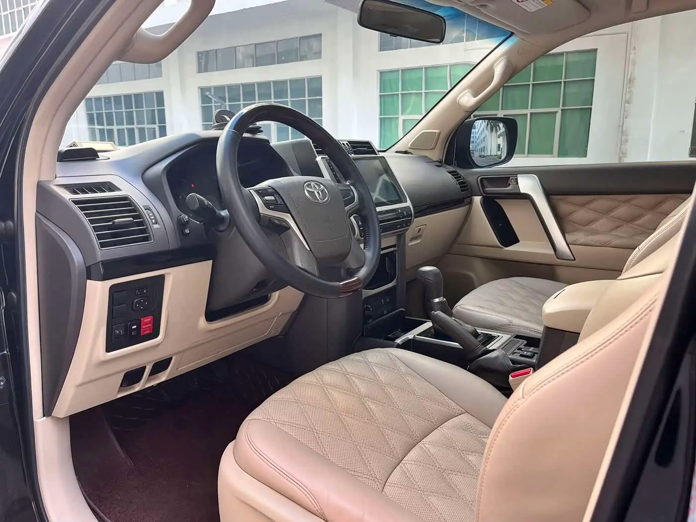 Toyota Prado 2018 — Photo 10/17