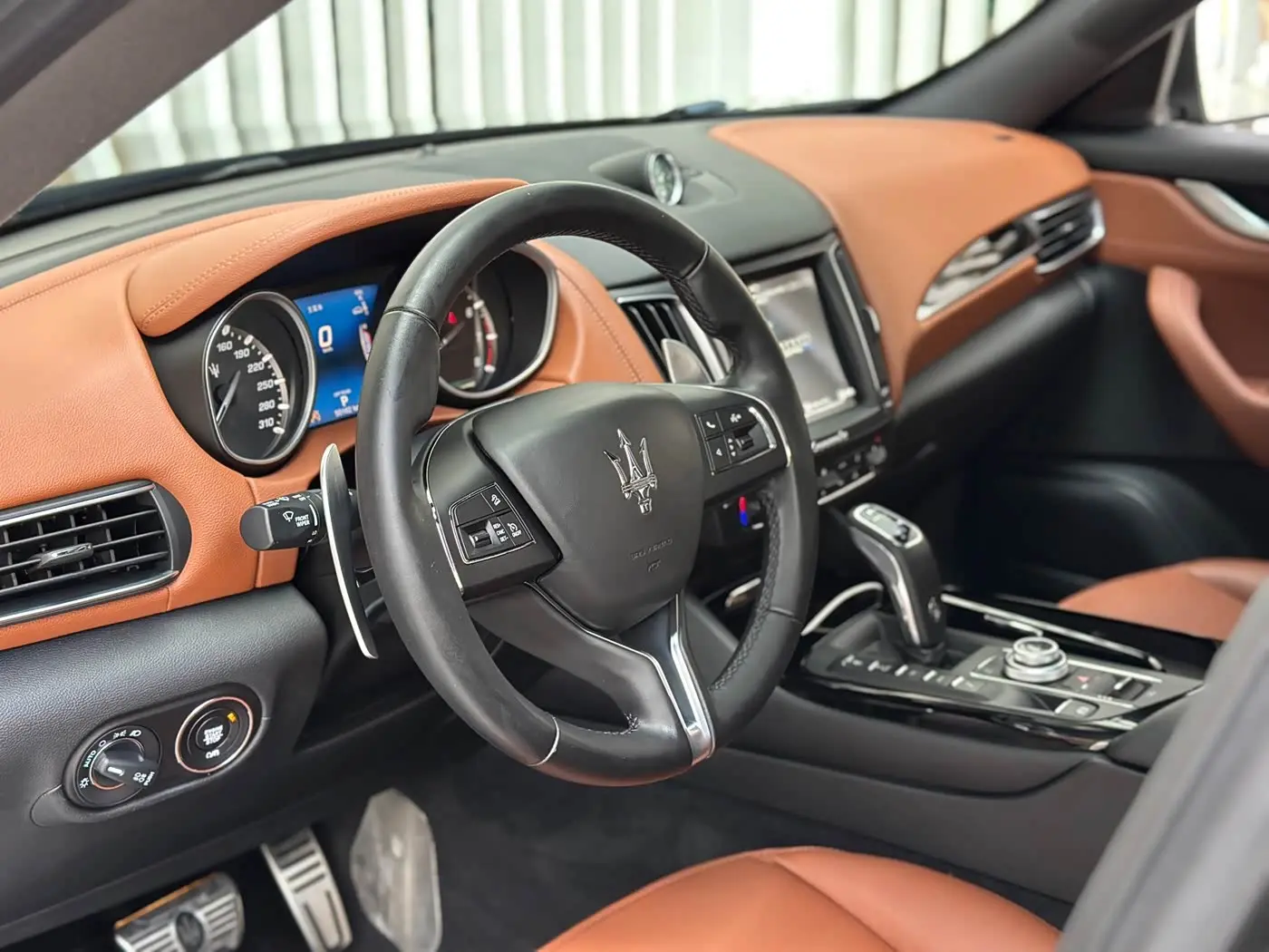 Maserati Levante 2020 — Фото 10/20