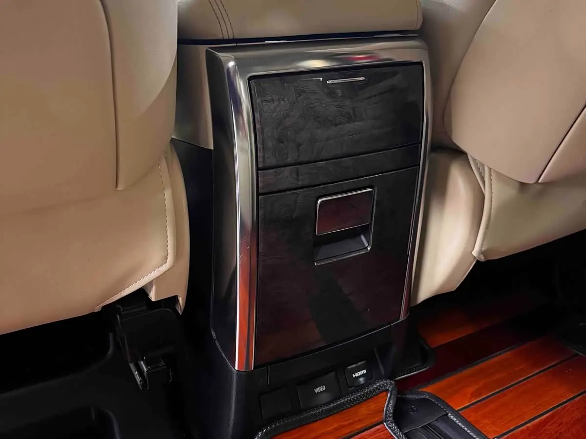 Toyota Alphard 2019 — Photo 12/20