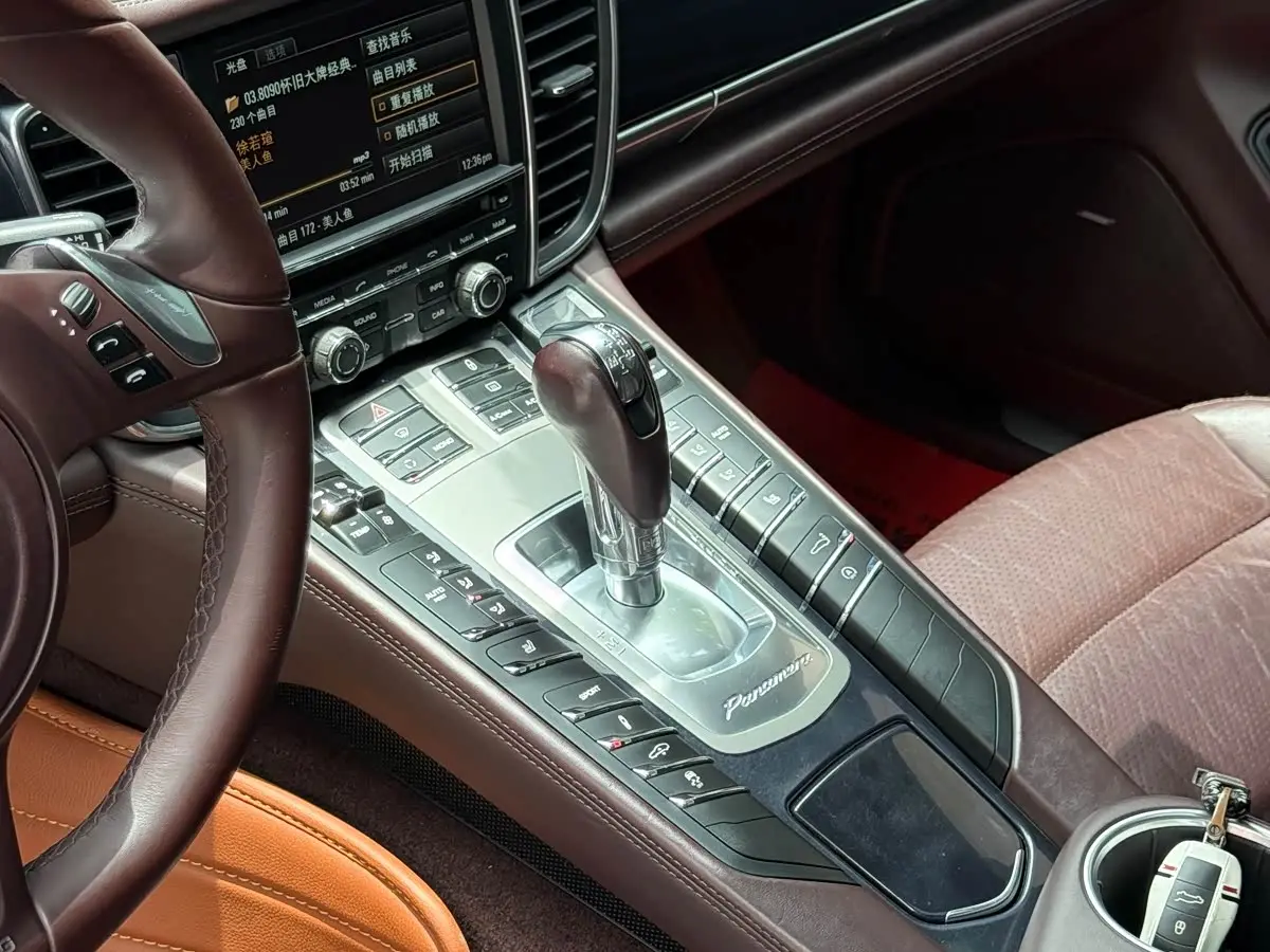 Porsche Panamera 2012 — Photo 16/20