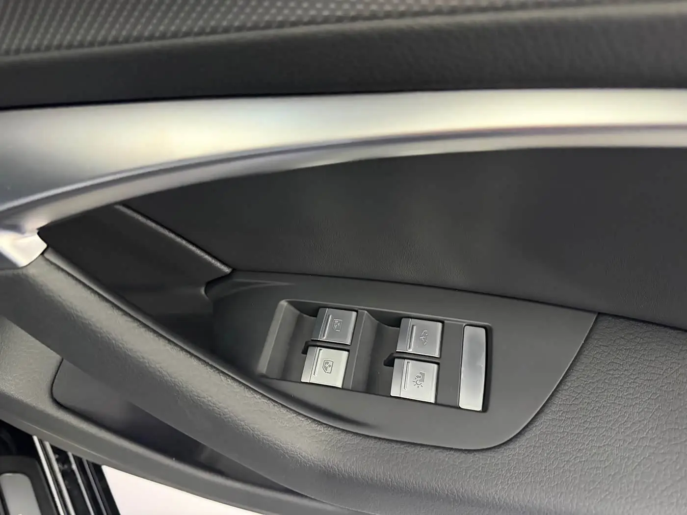 Audi A6L 2024 — Photo 12/19