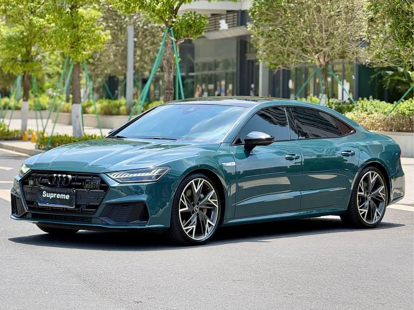 Audi A7L 2022 — Фото 1/10