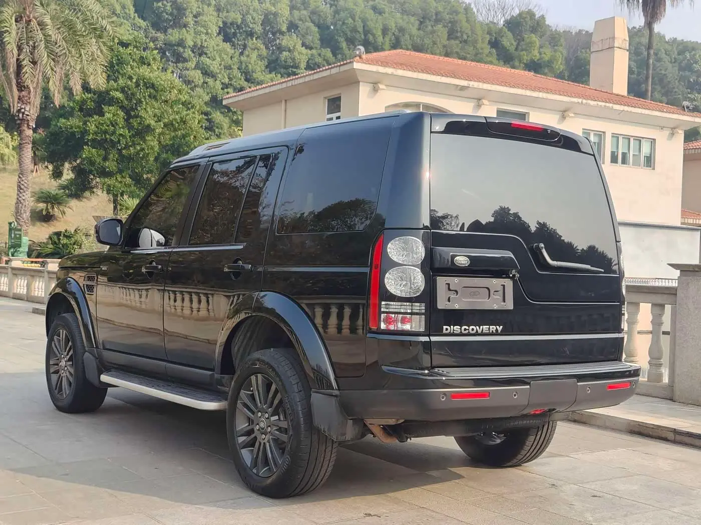 Land Rover Discovery 2017 — Photo 4/16
