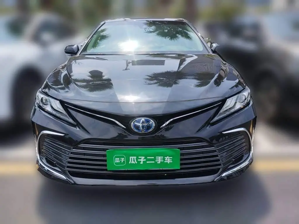 Toyota Camry 2021 — Photo 2/20