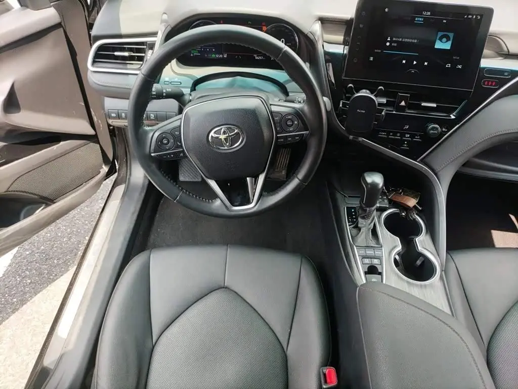 Toyota Camry 2021 — Photo 11/20
