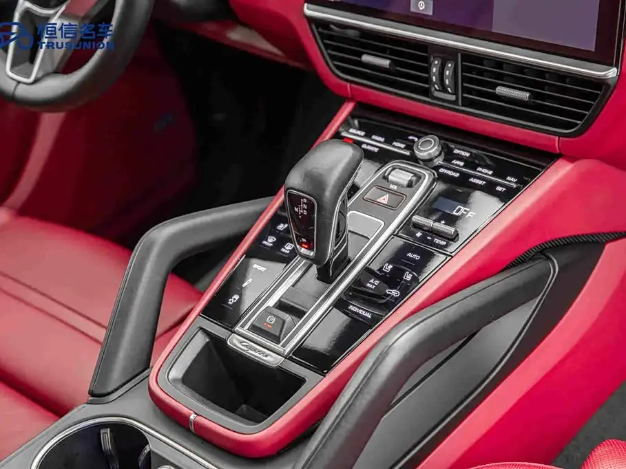 Porsche Cayenne 2021 — Photo 19/20
