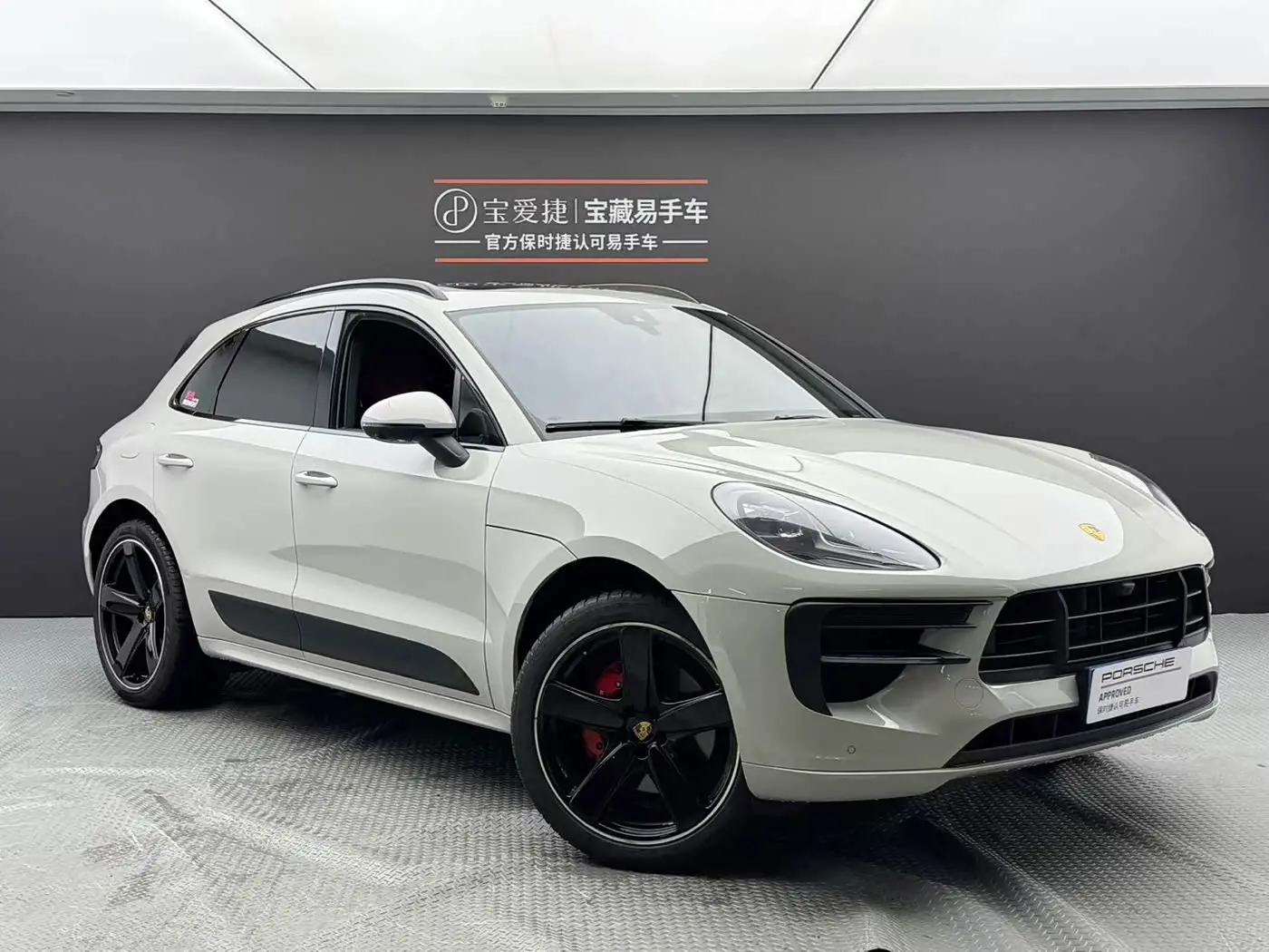 Porsche Macan 2022 — Photo 1/10