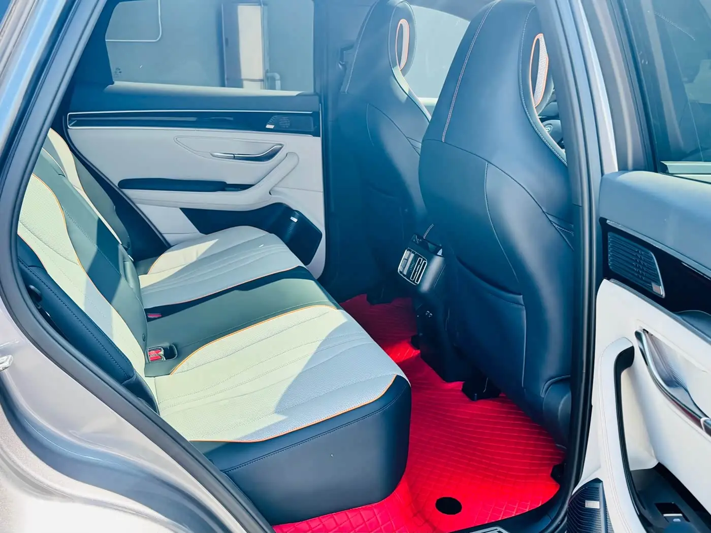 BYD Song PLUS PHEV 2023 — Photo 15/18