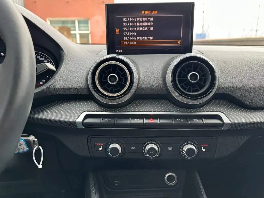 Audi Q2L 2022 — Photo 12/16