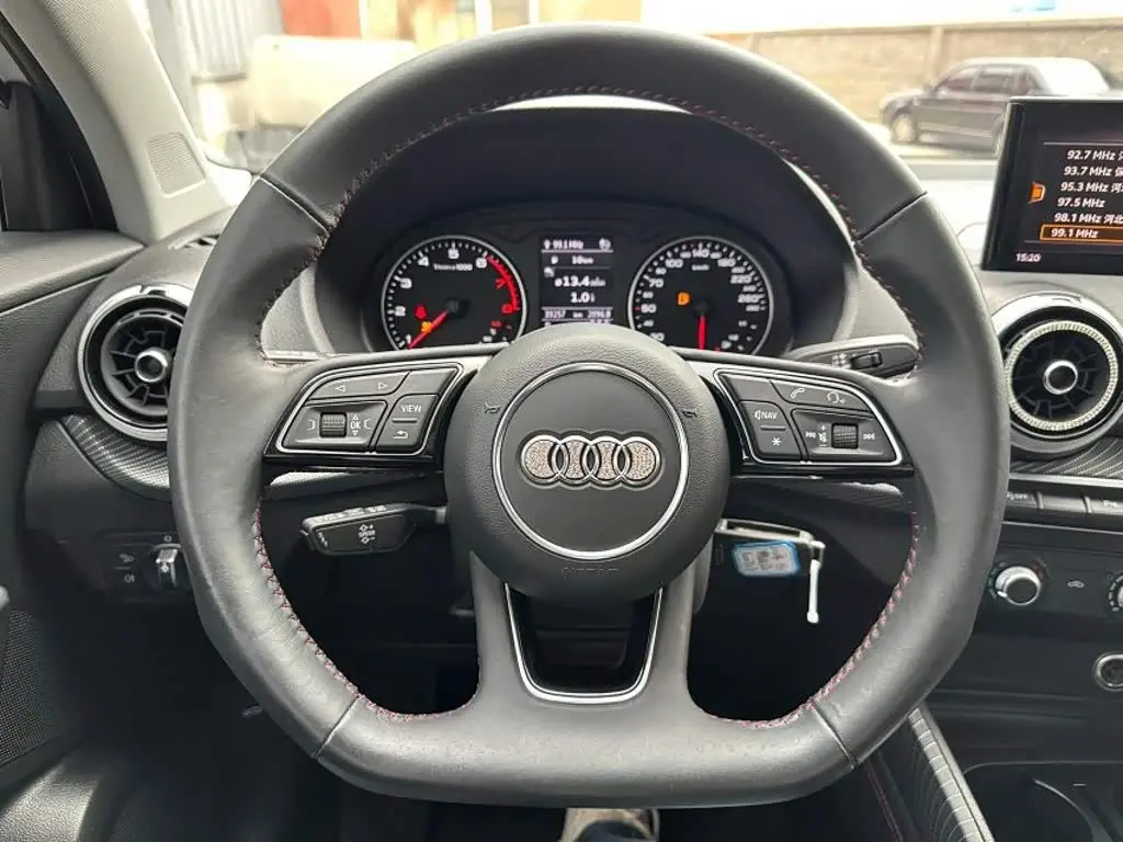 Audi Q2L 2022 — Photo 9/16