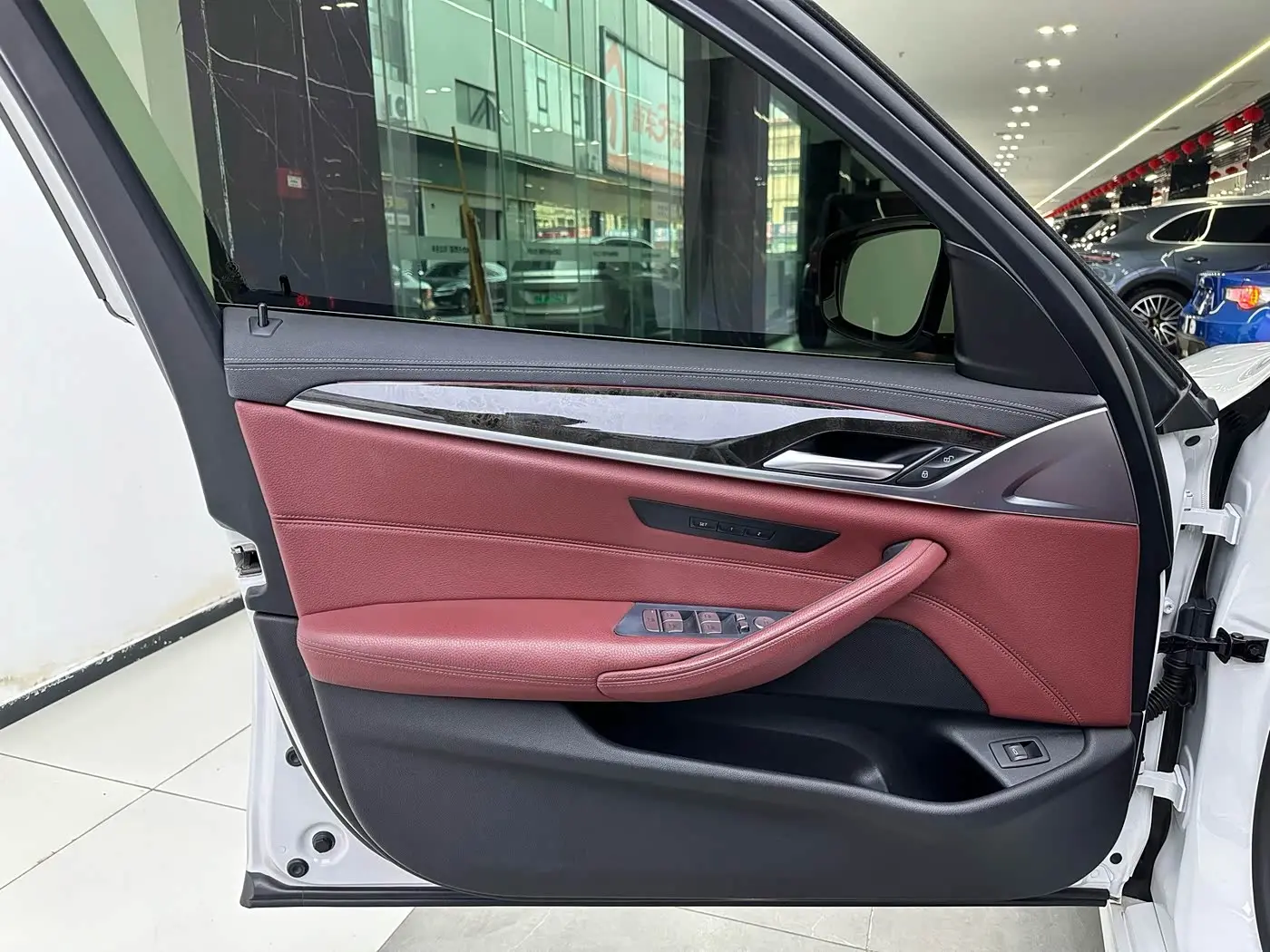 BMW 5 Series 2020 — Photo 14/20