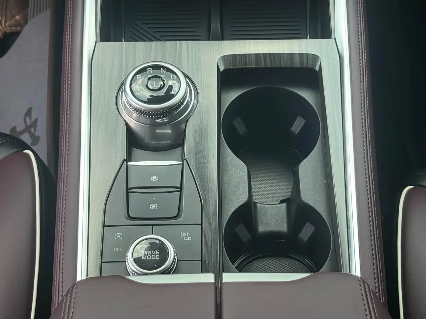 Ford Explorer 2024 — Şəkil 14/20
