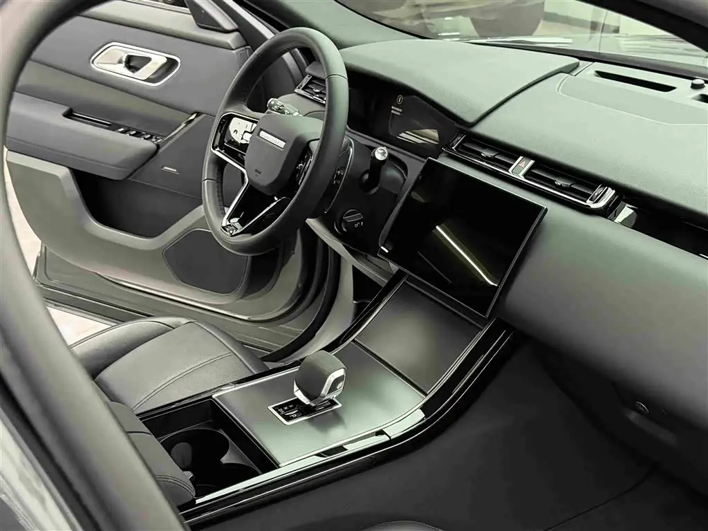 Land Rover Range Rover Velar 2024 — Photo 10/14