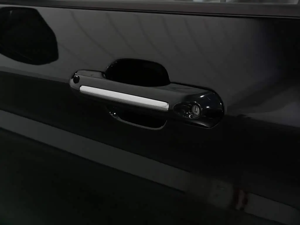 Ford Explorer 2021 — Photo 18/20