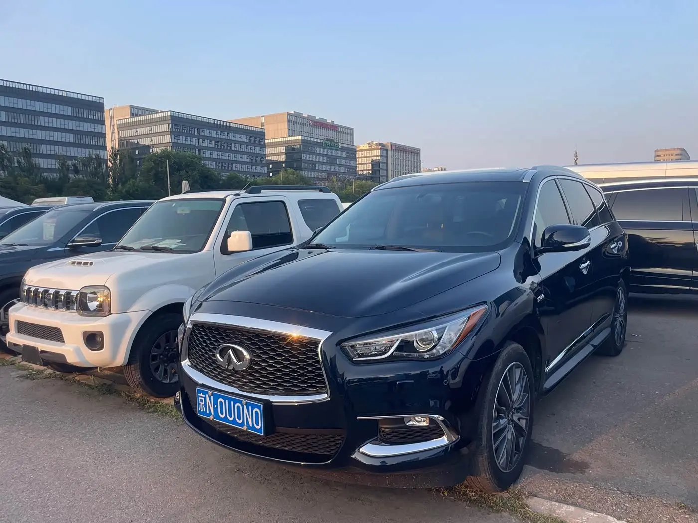 Infiniti QX60 2019 — Photo 1/17
