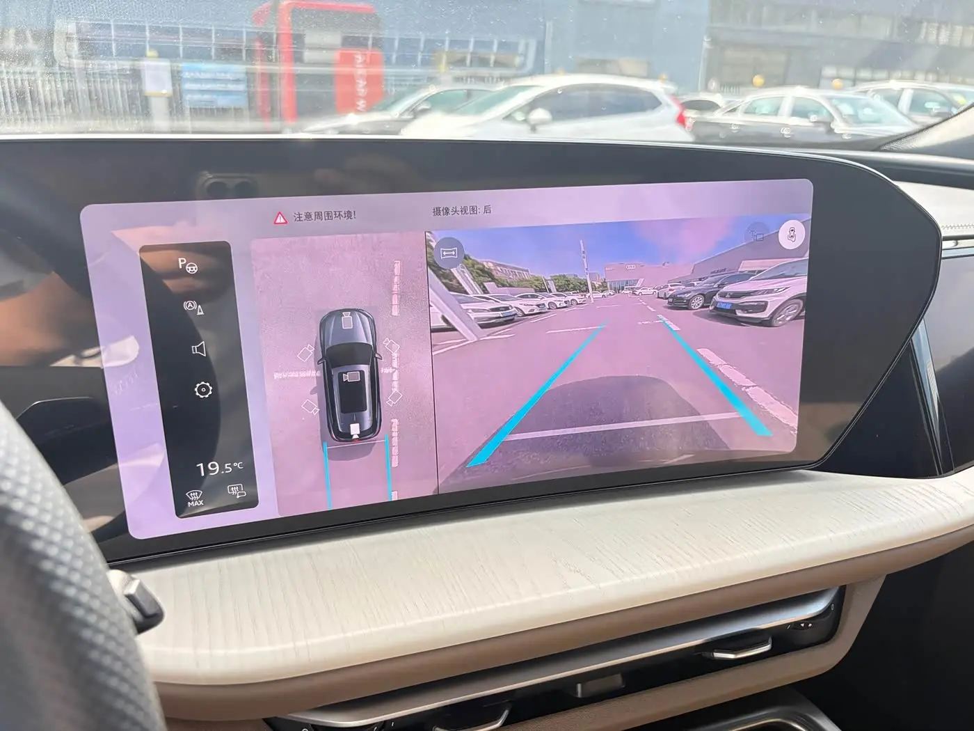 Audi Q5L 2025 — Photo 18/19