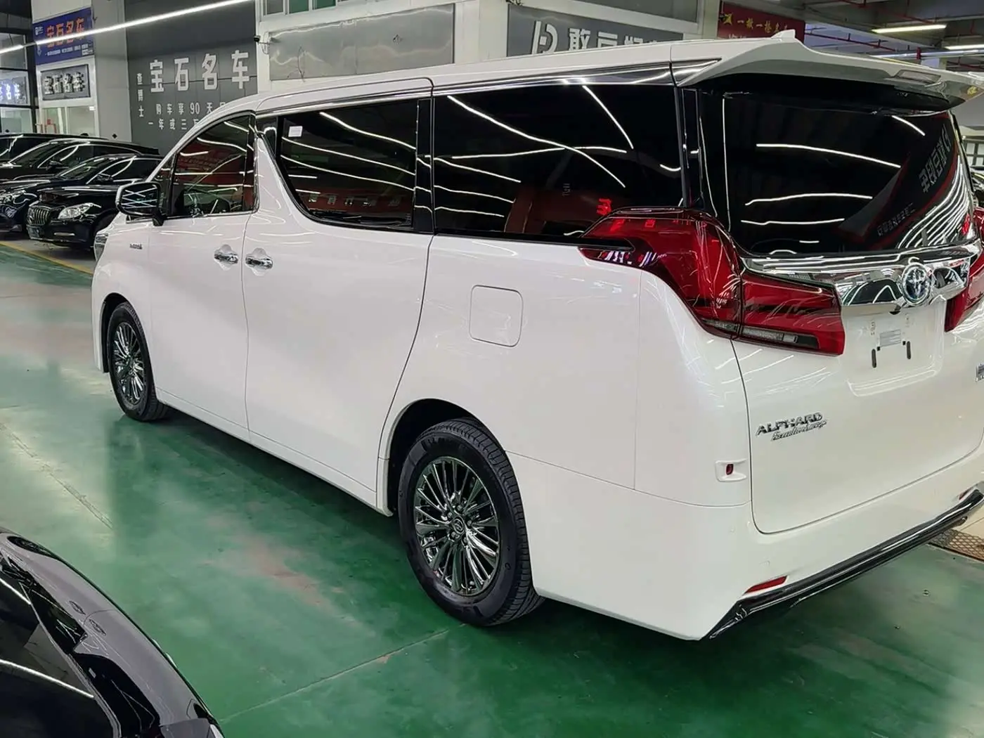 Toyota Alphard 2020 — Photo 7/9