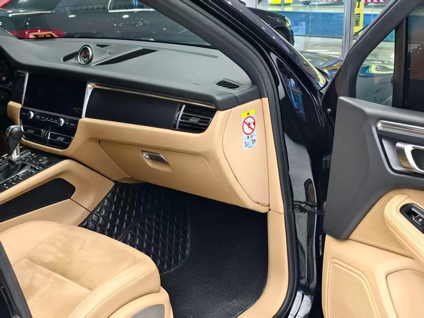 Porsche Macan 2019 — Photo 10/19