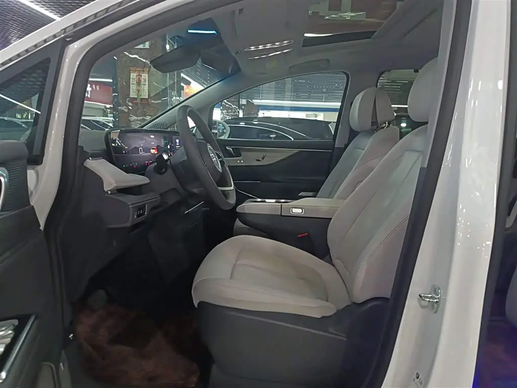 Buick GL8 2025 — Photo 11/20