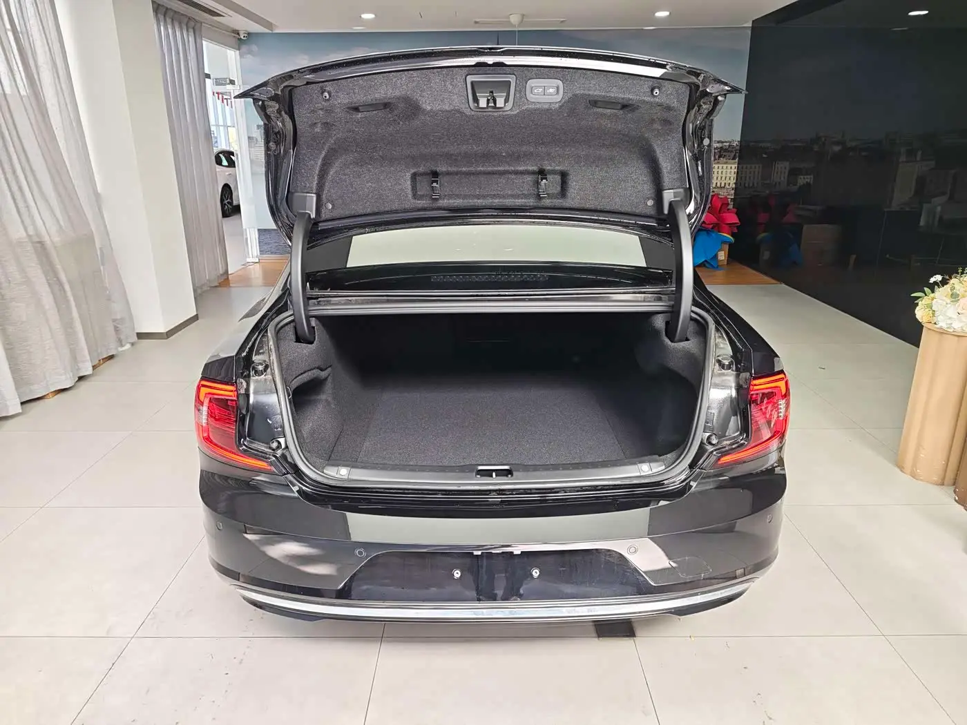 Volvo S90 2025 — Photo 14/17