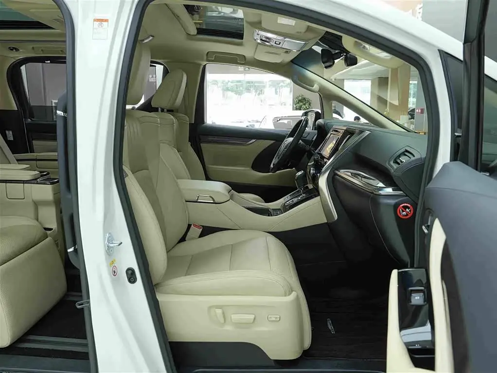 Toyota Alphard 2019 — Photo 12/20