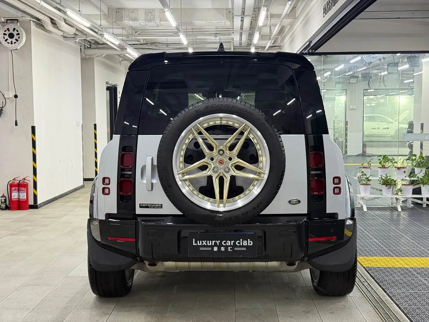 Land Rover Defender 2021 — Фото 4/18