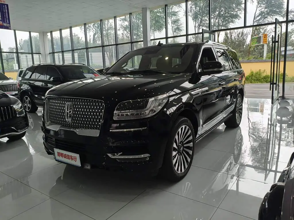Lincoln Navigator 2022 — Photo 1/17