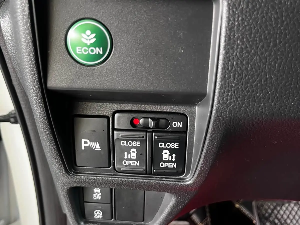 Honda Odyssey 2016 — Şəkil 13/16