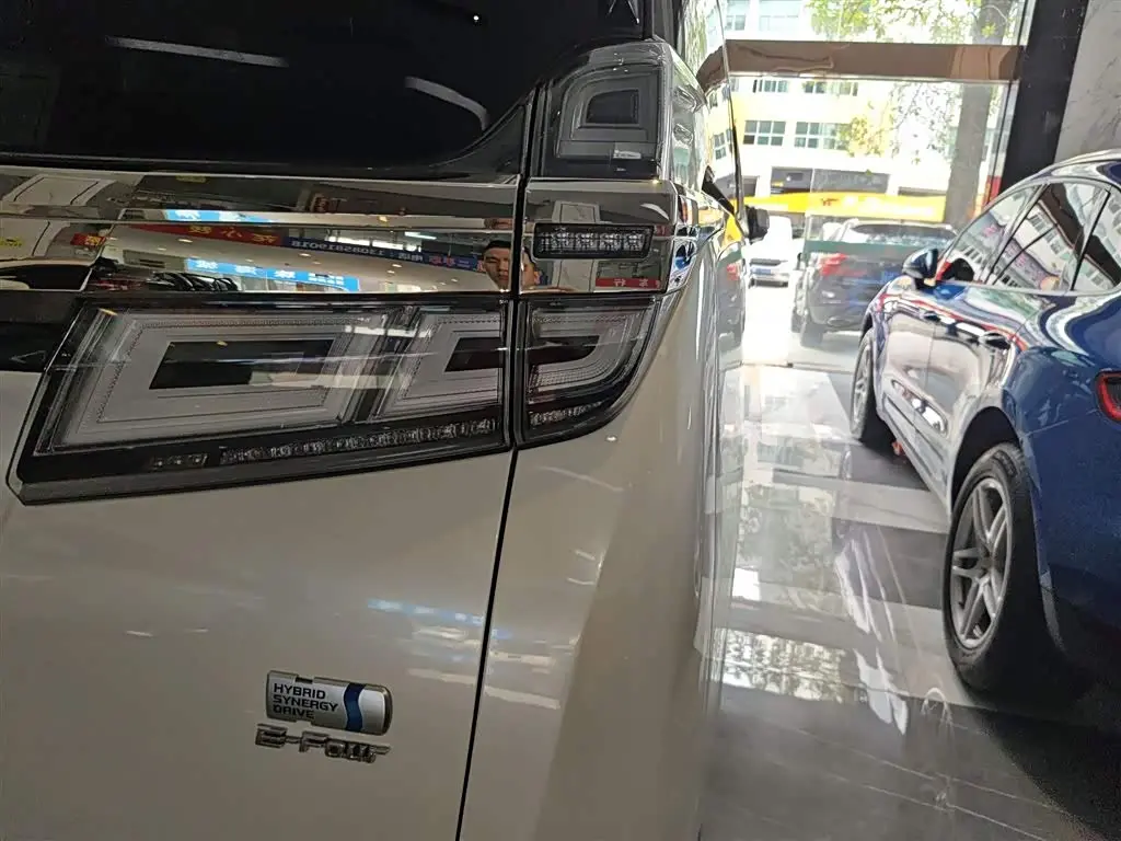 Toyota Vellfire 2020 — Photo 8/20